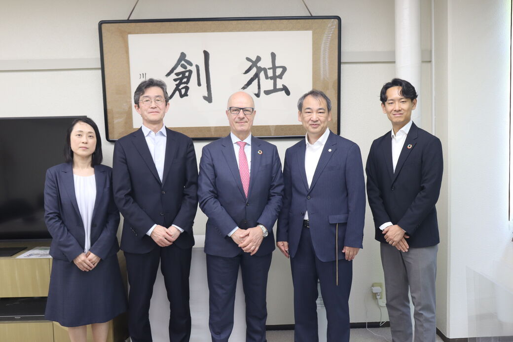 Group photo after the exchange meeting