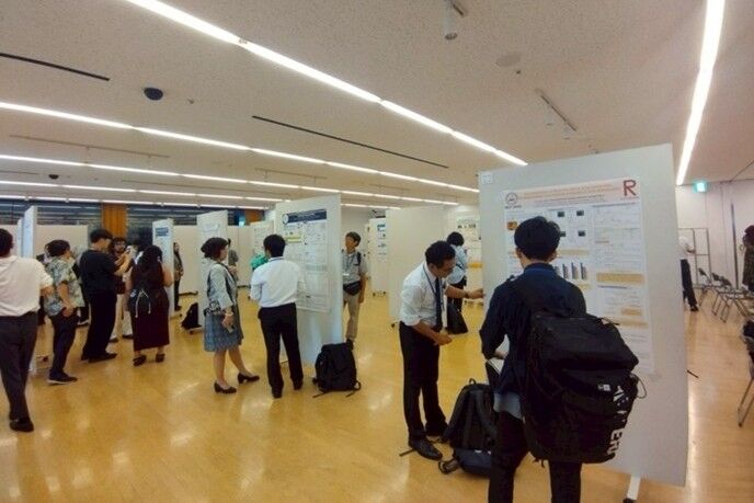 Poster presentation session by WET participants