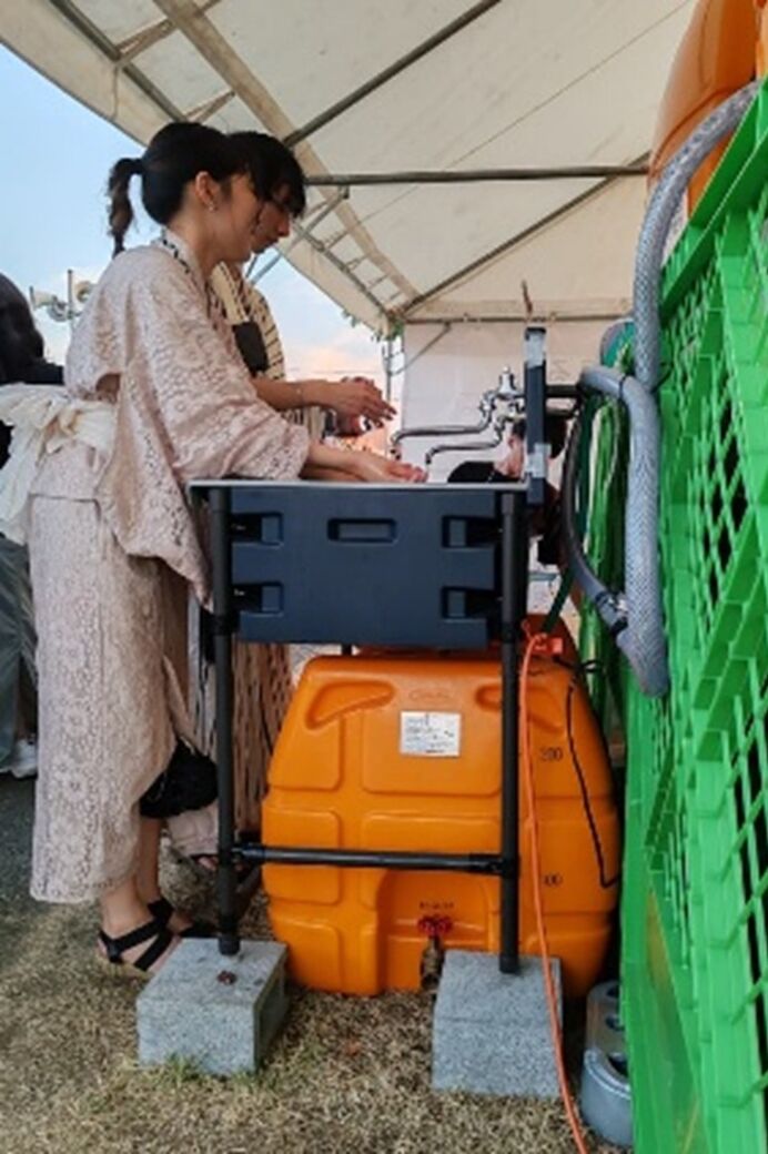 Attendees were having handwash at the “biosink”
