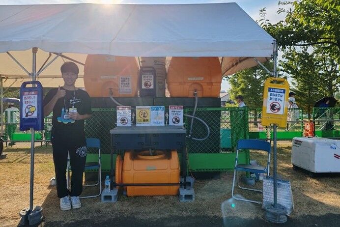 Yuma Arai, the student from Aqua and Soil Lab, Nagaoka University and Technology with the "biosink"