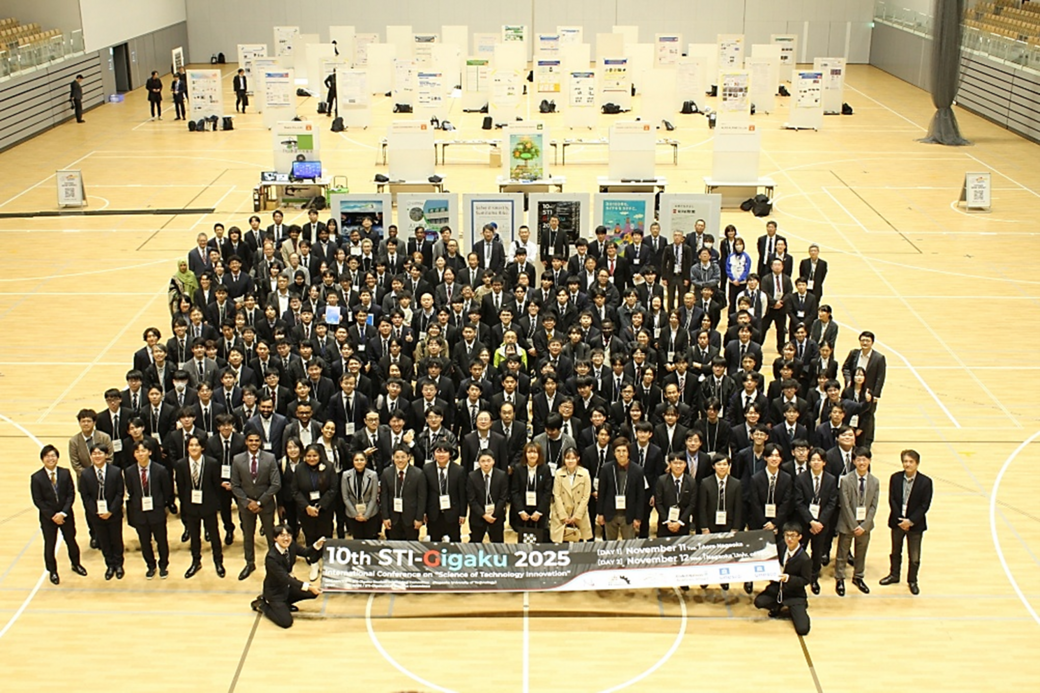 Group photo taken at the end of successful 10th STI-Gigaku 2025 conference held at the City Hall Plaza Aore Nagaoka