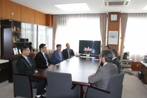 President of Pathumwan Institute of Technology, Thailand Pays a Courtesy Call on President Azuma1
