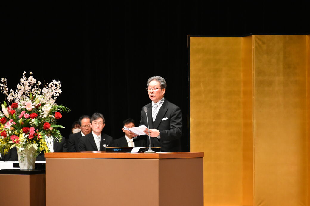 鎌土学長による告辞