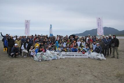 学生SDGsプロモーターらと「海岸清掃×学び」を実施しました 画像