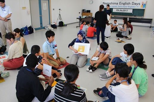 小学生と留学生の国際交流イベントの様子（2nd ISLife）